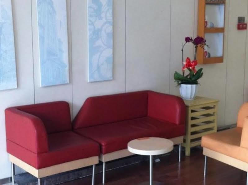 Ibis Dongguan Dongcheng Hotel Exterior photo