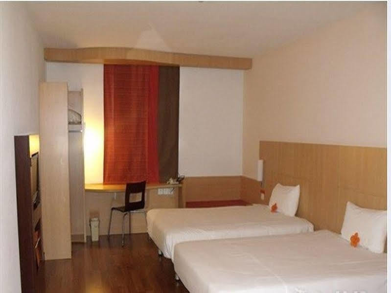 Ibis Dongguan Dongcheng Hotel Exterior photo