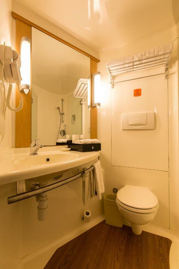 Ibis Dongguan Dongcheng Hotel Exterior photo